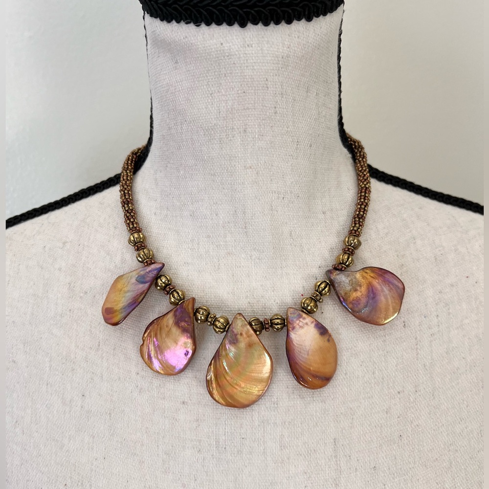 Vintage Style Teardrop Shell Pearl Statement Necklace
